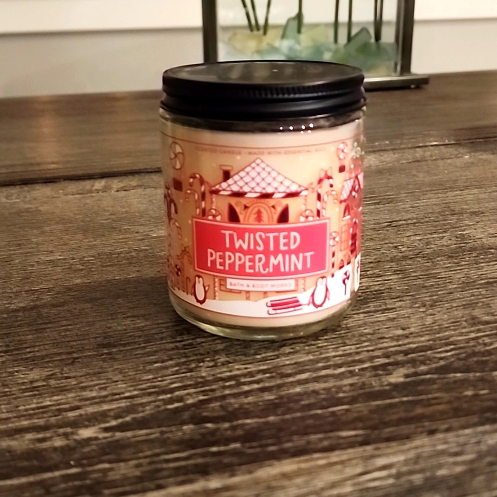 🌟NWT🌟 BBW Single Wick Candle Twisted Peppermint 7oz